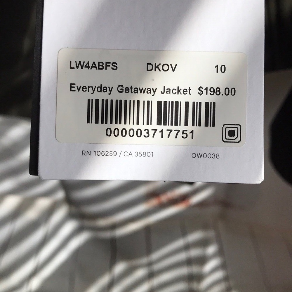 NWT DKOV LULULEMON EVERYDAY GETAWAY JACKET - - 10 - Picture 5 of 7